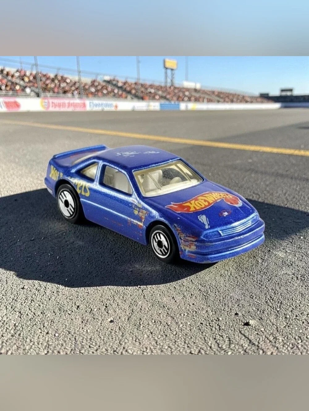 1996 Hot Wheels #1 Lumina Stocker HW Race Team Edition Die-Cast1:64 Race Car Toy